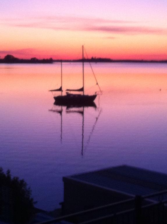 Overnight Reflections B&B Fishing Point Exteriér fotografie